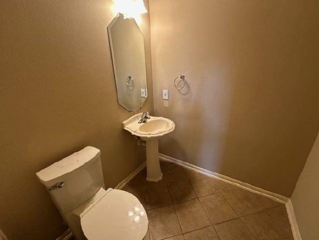 Pedestal sink and toilet in the bathroom before the remodel