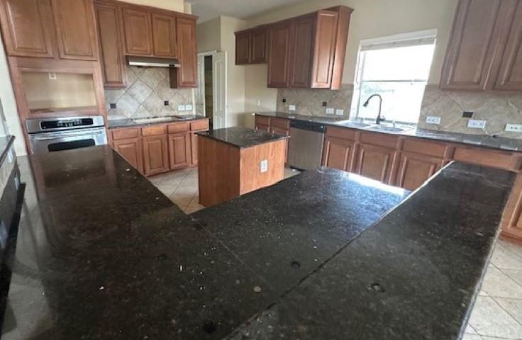 Kitchen counters and cabinets before the remodel